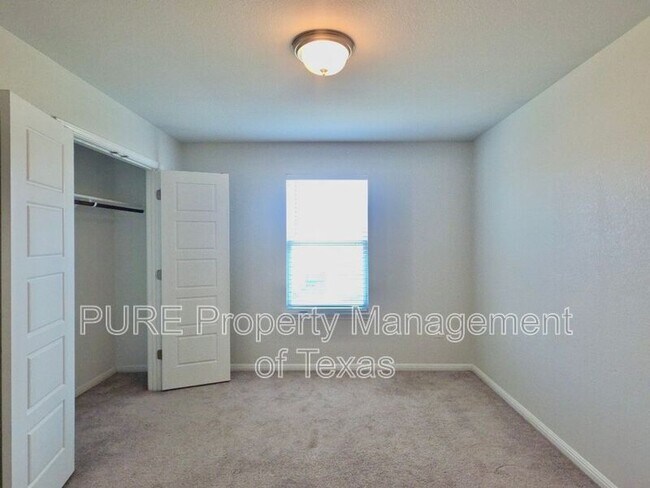 Building Photo - 10400 Alemoor Dr