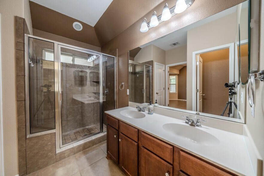 Building Photo - 304 Jack Ryan Ln