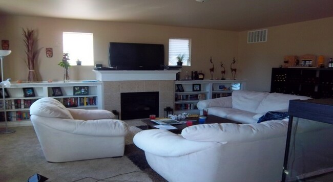 Building Photo - Now taking apps. Freestone Station, All ne...