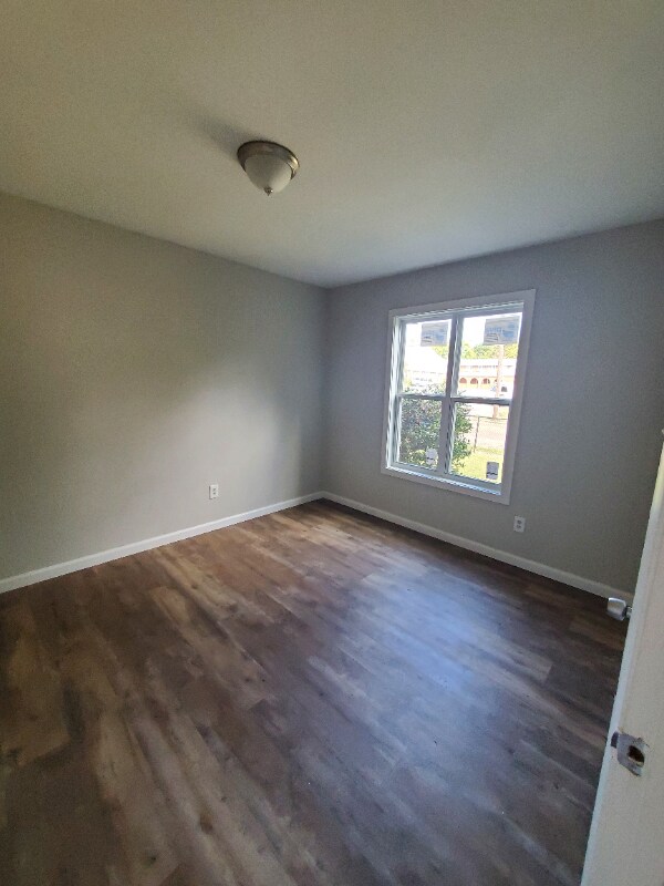 Building Photo - 605 E McLemore Ave