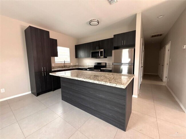 Building Photo - 1405 Alta Vista Dr