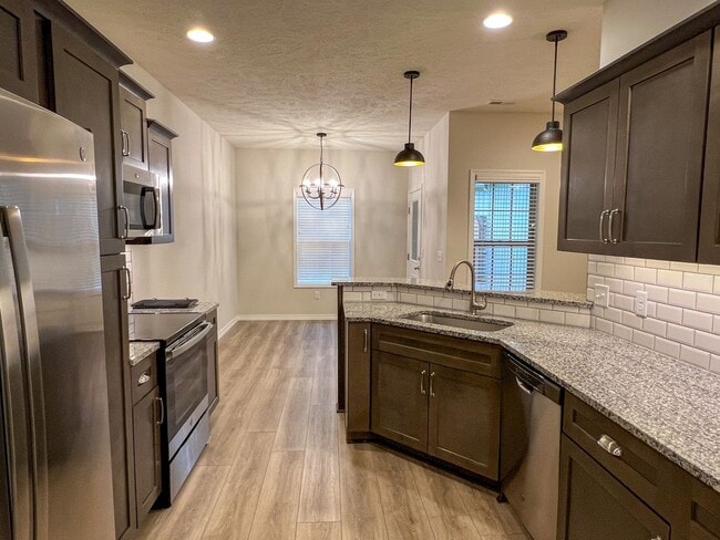 Building Photo - NEW LUXURY 3 BED 2 BATH 2 CAR GARAGE DUPLEX