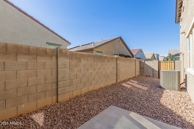 Building Photo - 15138 W Hadley St