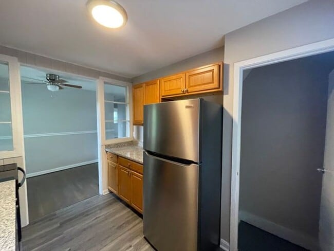 Building Photo - Amazing 3 bedroom 2 bathroom house availab...