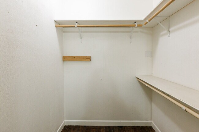 Building Photo - 4 Bedroom in Tech Terrace