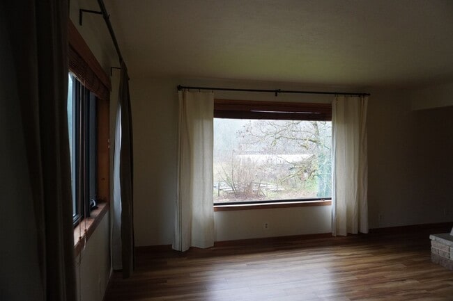 Building Photo - 5716 Alki Rd