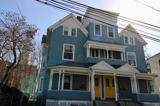 Primary Photo - 15 Huntington St