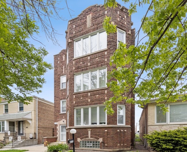 Building Photo - 8210 S Marshfield Ave