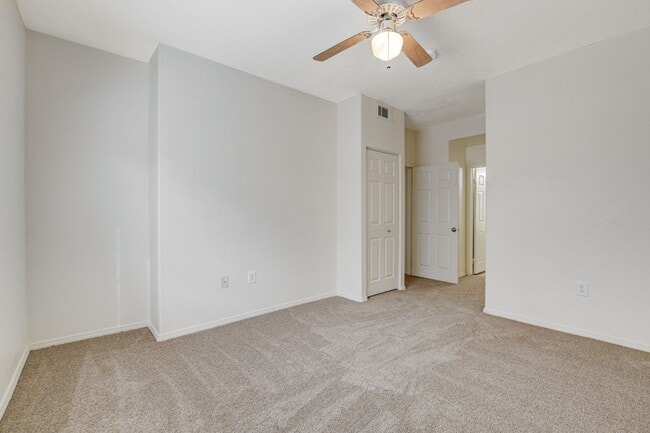 Building Photo - Beautiful 2 Bedroom 2 Full Bath Condo
