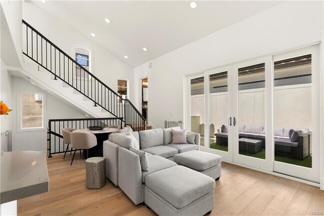 Building Photo - 606 1/2 Marigold Avenue, Newport Beach, CA 92625 - 2 BR 3 BA condo