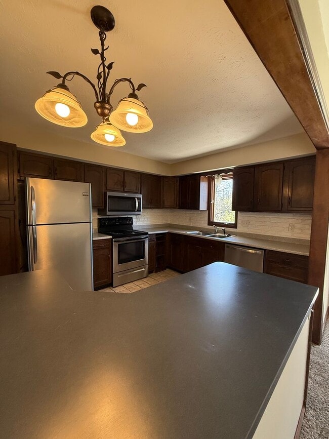 Building Photo - 3 BR / 3 BA Single-family home near Ellettsville