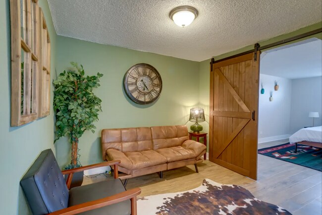 Building Photo - Updated 2BD, 1BA Half-Duplex in North Park...