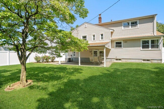 Building Photo - 8 Radnor Ct
