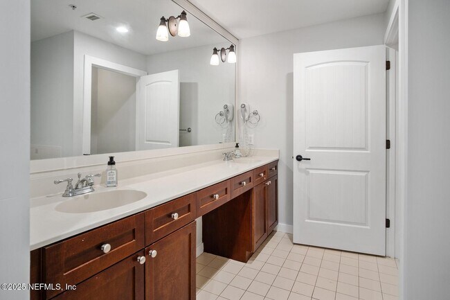 Building Photo - 945 Registry Blvd
