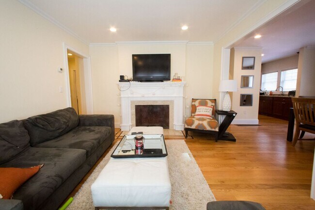 Building Photo - 4bed2bath in Washington Square Brookline.