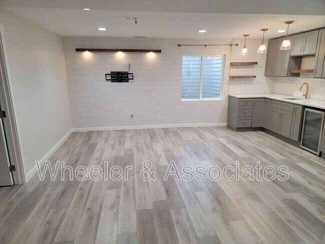 Building Photo - 3713 W Cold Pond Ave