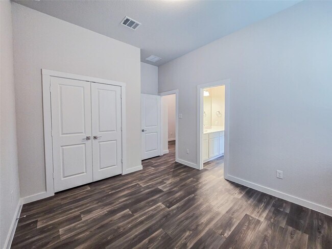 Building Photo - 3068 Sunmoon Ln