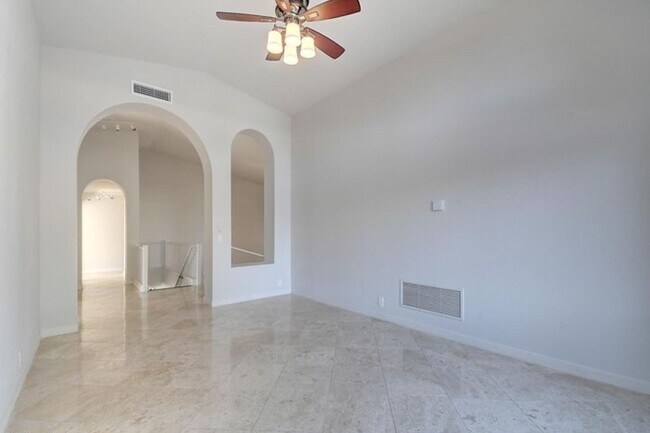 Building Photo - 5623 E Claire Dr