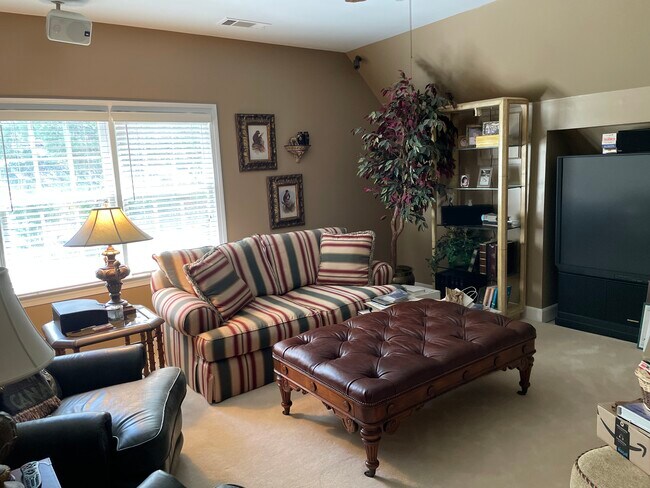 Building Photo - 1640 Lazy River Ln