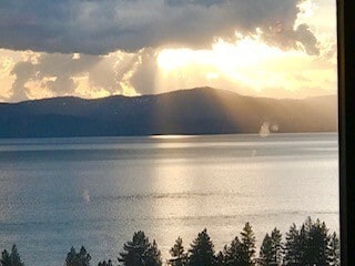 Building Photo - Gorgeous Lake View Condo