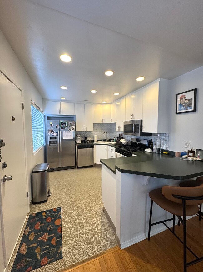 Building Photo - 33 Paloma Ave