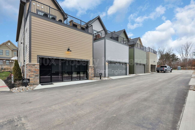 Building Photo - 105 Encore Park Bend