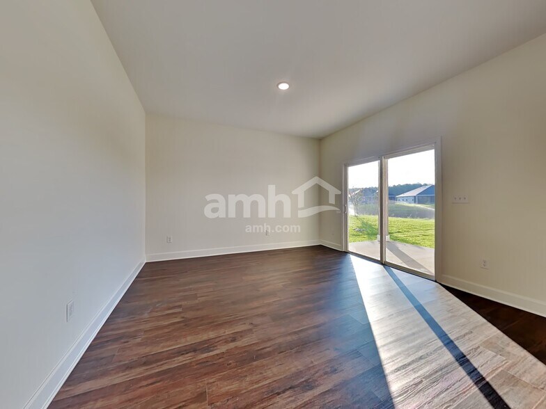 Building Photo - 933 Tan Tara Trl