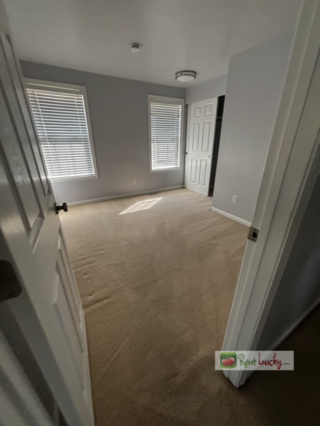 Building Photo - Stunning & Spacious 4 Bedroom Home with 2....