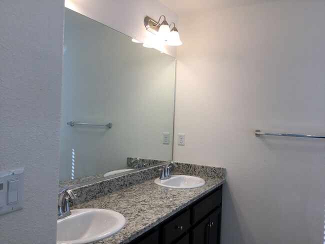 Building Photo - Welcome to Riverstone!!!