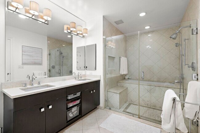 Building Photo - 250 Henley Pl