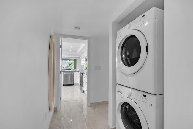 Building Photo - 468 Golden Isles Dr