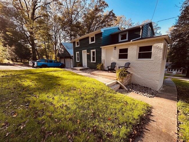 Building Photo - Remodeled Country House