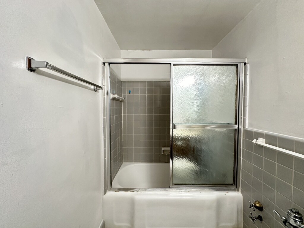 Building Photo - 4180 N Marine Dr