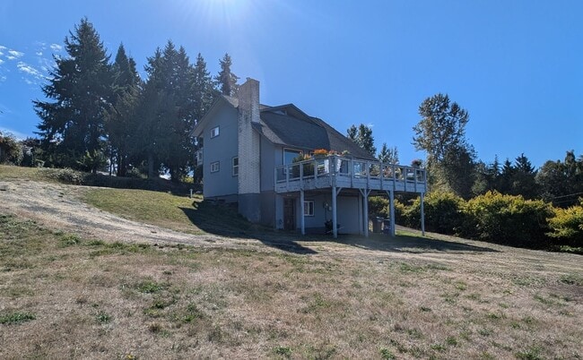 Building Photo - A Luxury Beachfront Lodge Awaits! For Rent...