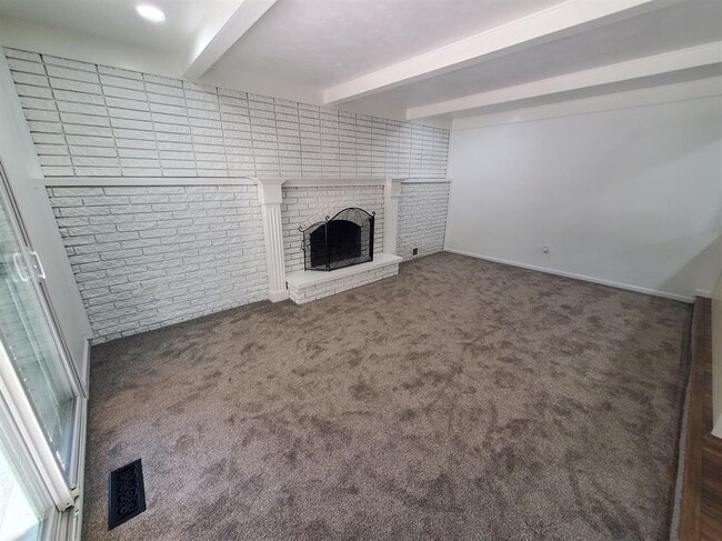 Building Photo - 3 Bedroom, 2 Bathroom Ranch, Updated Throughout, Granite, Stainless, 2 Beautiful Full Baths, Upda...