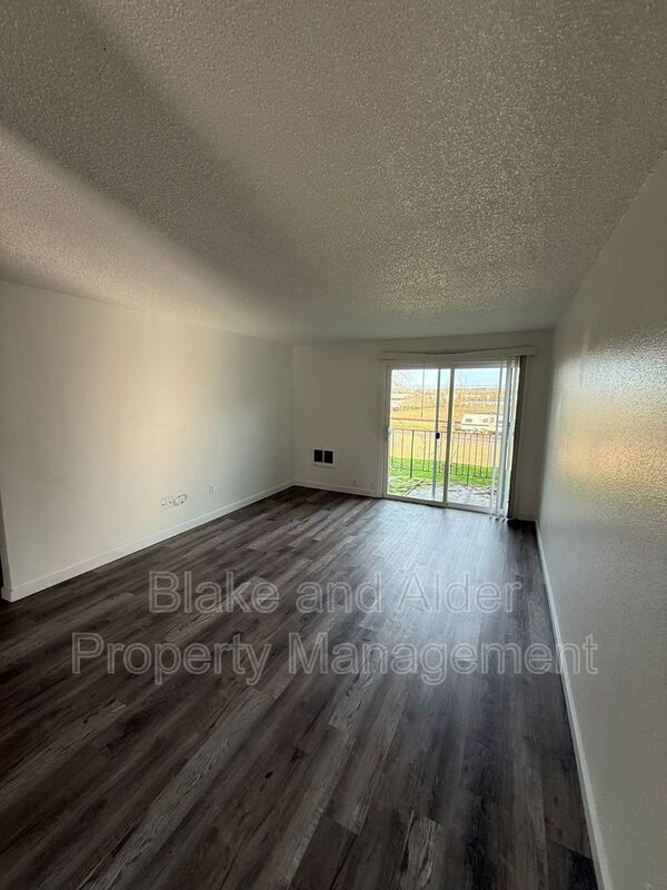 Building Photo - 3849 NE 152nd Ave