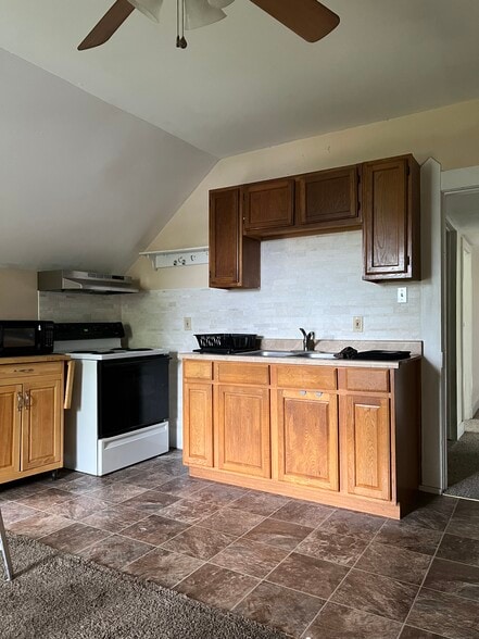 Kitchen new Tuscany tile - 342 Cherry St