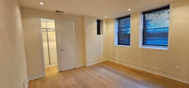 Building Photo - Luxurious 2 Bed 2 Bath Garden Level Condo In Desired Old City II - Dupont Circle
