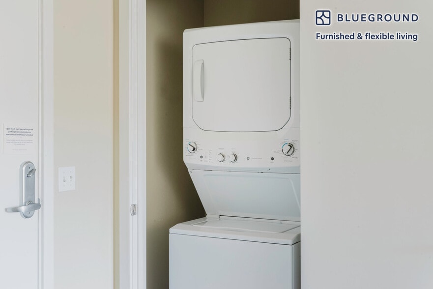 Building Photo - 13403 Newcastle Commons Dr