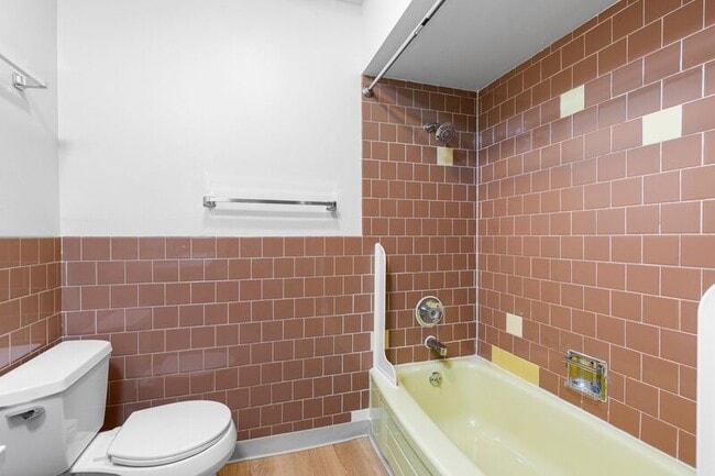 Building Photo - 2945 SE Washington St