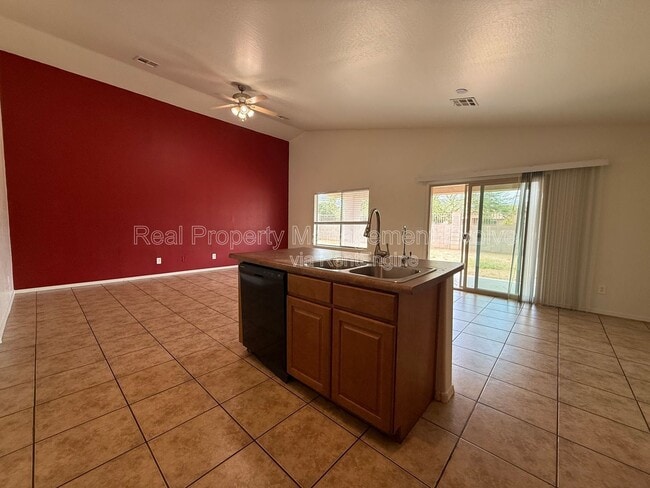 Building Photo - 1225 W Shumway Farm Rd