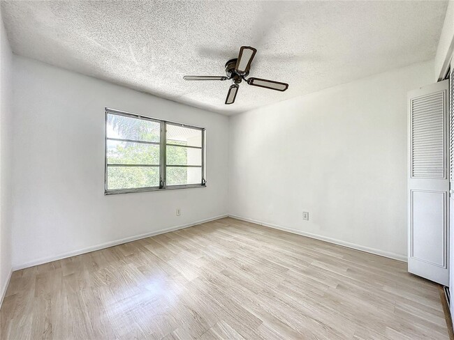 Building Photo - 3 Bedroom, 2.5 Bath home with upgraded kit...