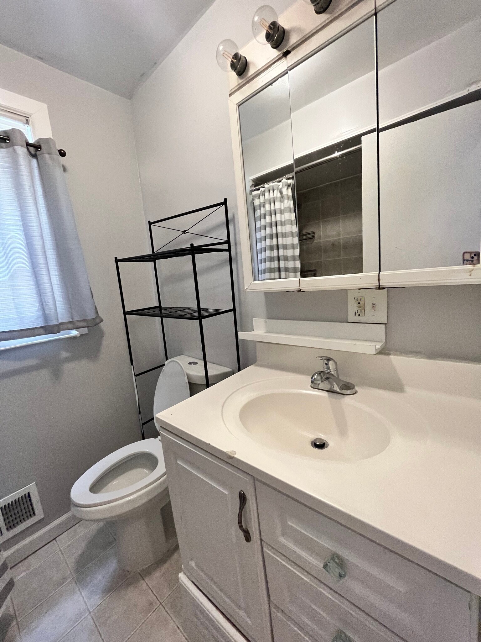 Building Photo - 50 Gates Ave