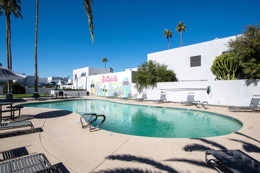 Building Photo - 8568 E Indian School Rd