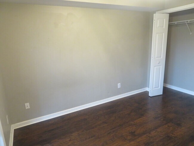 Building Photo - Laurel Villas #105 -3BR/2BA Available for AUGUST 2026 move in!