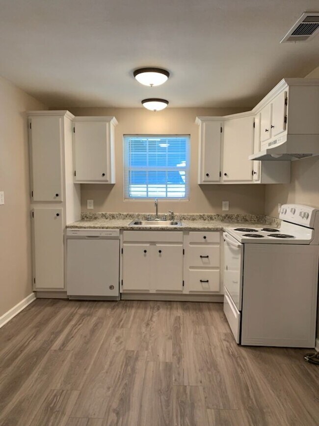 Building Photo - 418 Jeanette- House