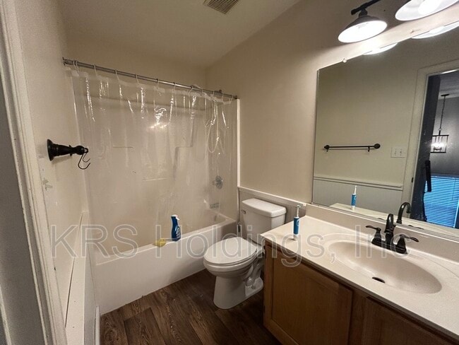 Building Photo - 210 Fallawater Way
