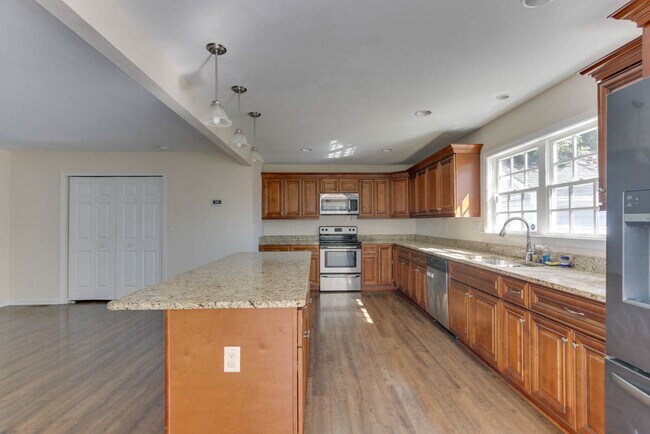 Building Photo - 2 Alden Ave