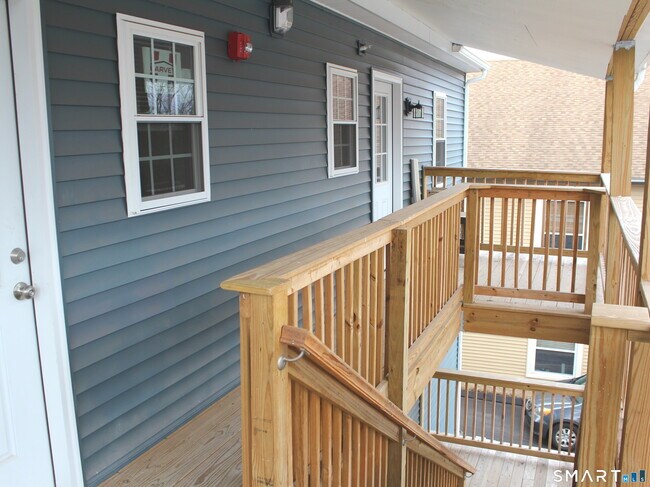 Building Photo - 11 Glastonbury Ave