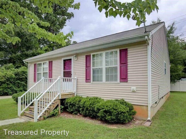 Building Photo - 3 br, 2 bath House - 501 W. Carver St
